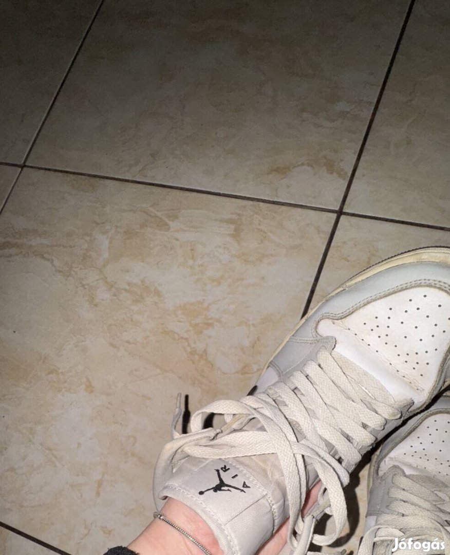 Air Jordan 1 Mid light smoke grey 