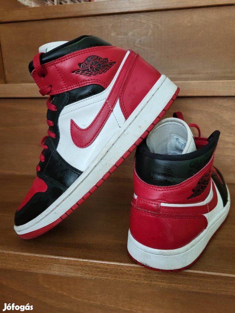 Air Jordan 1 piros fekete 40méret