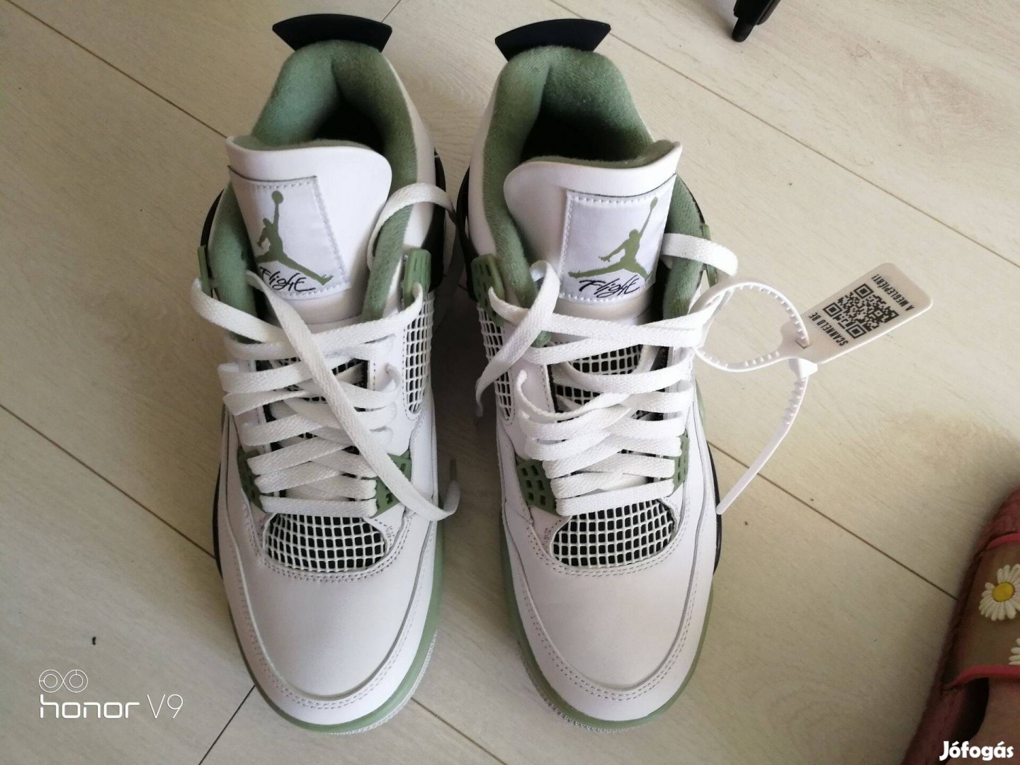 Air Jordan 4 Retro cipő rladó