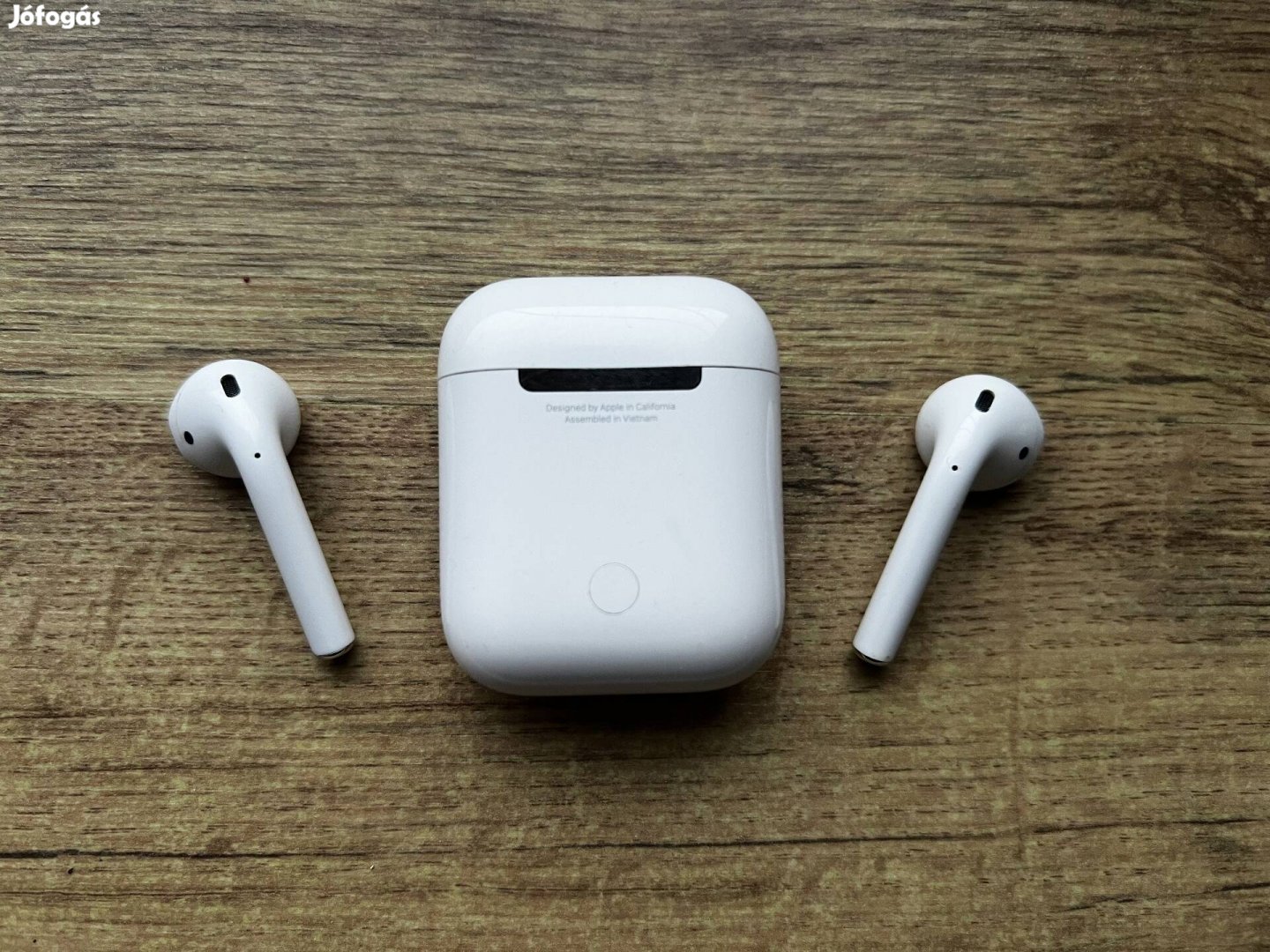 Airpods 2 , hibátlanul működik.