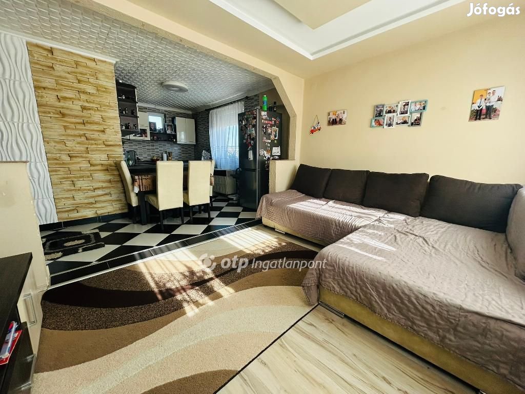 Ajaki 130 nm-es ház eladó