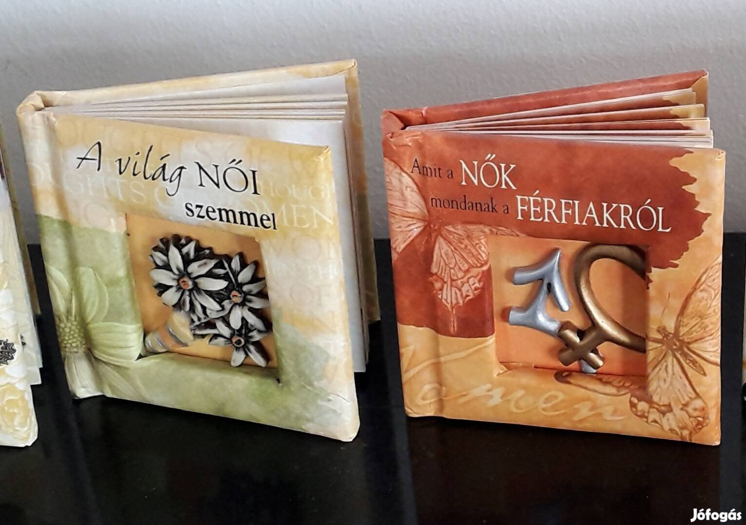 Ajándék könyvecskék. Kétféle: A világ Női szemmel, Amit a Nők mondanak