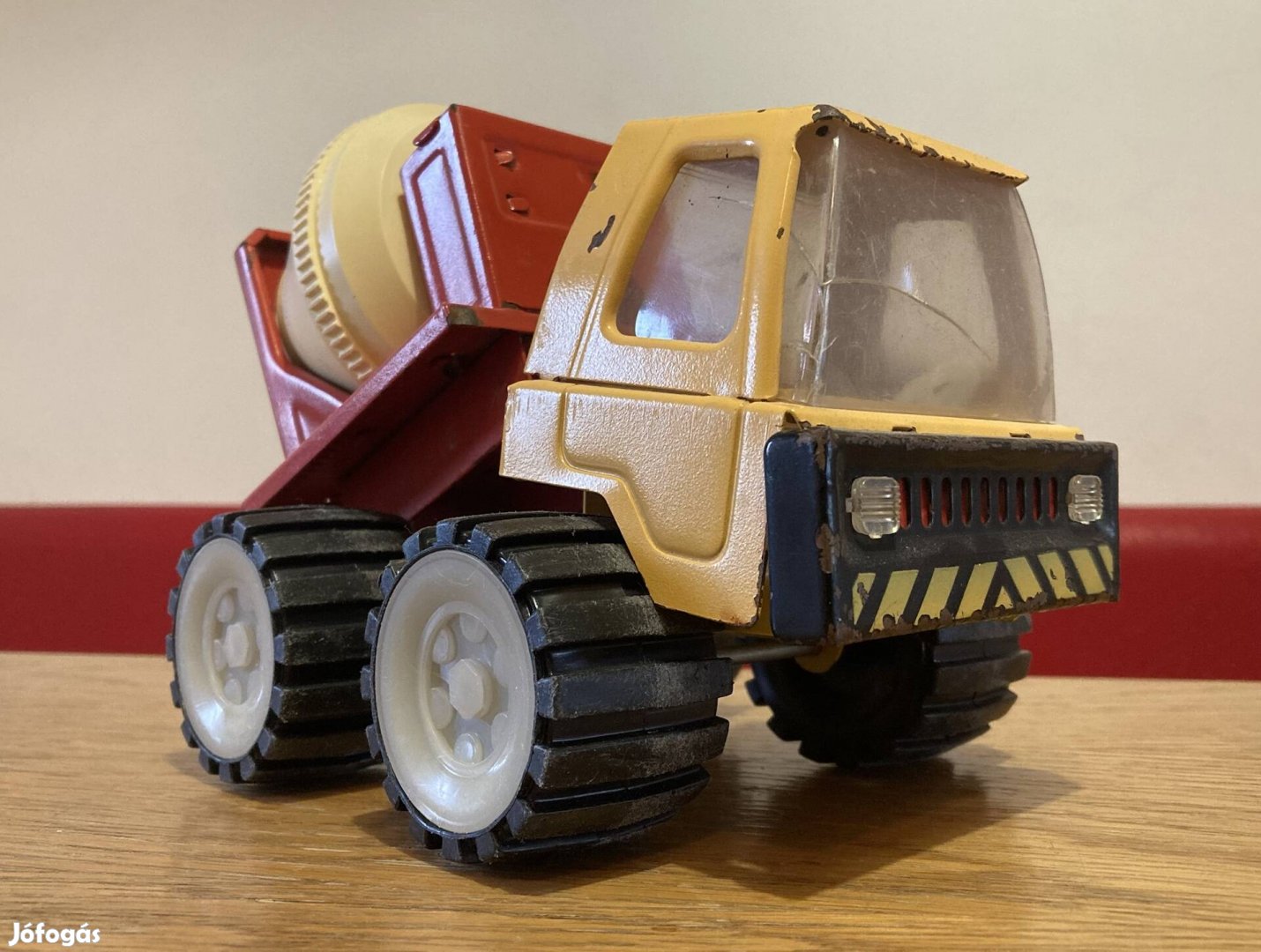 Ajándék ötlet! Fém-műanyag betonkeverő játékautó