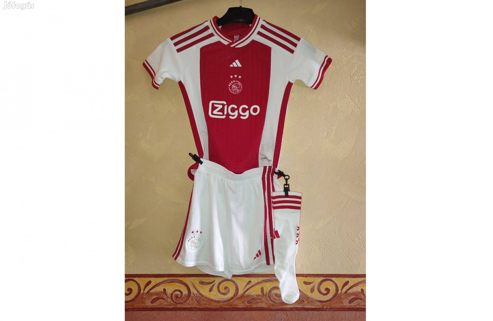 Ajax Amsterdam eredeti adidas gyerek piros fehér szett 116