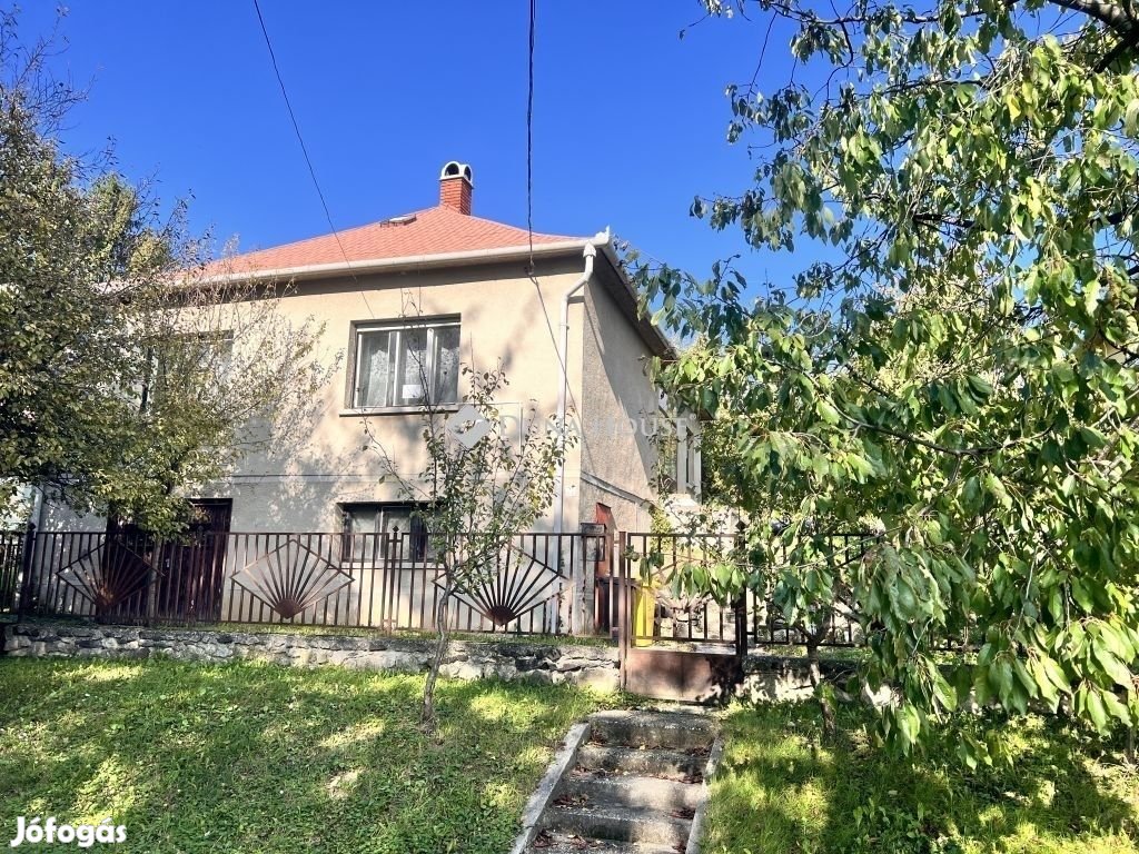 Ajkai 92 nm-es ház eladó