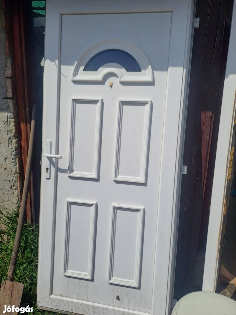 Ajto kerettel es zaral egyutt