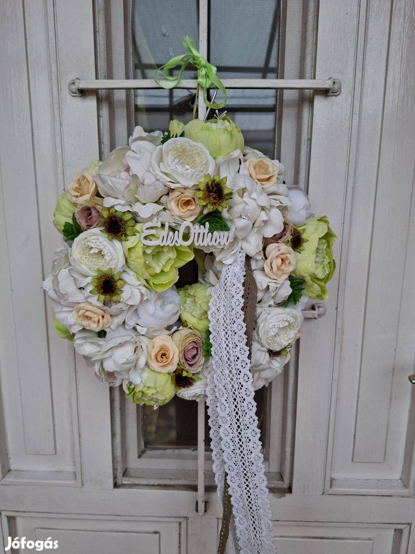 Ajtódisz koszorú hangulatos, valósághű selyemvirágokból és