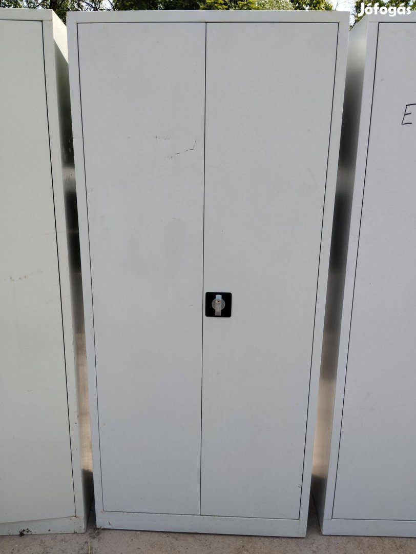 Ajtós lemezszekrény