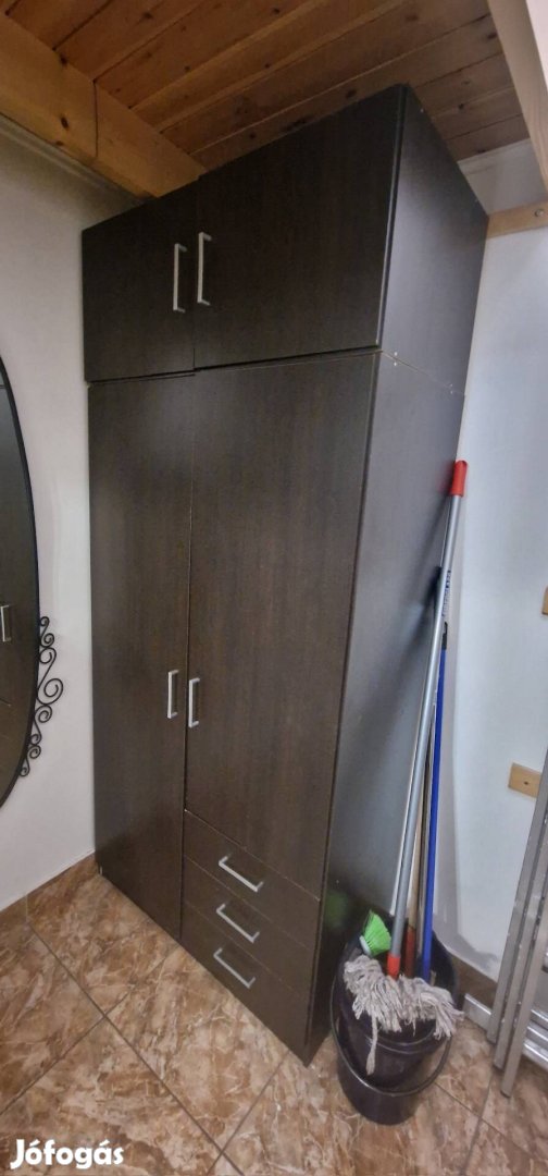 Ajtós szekrény