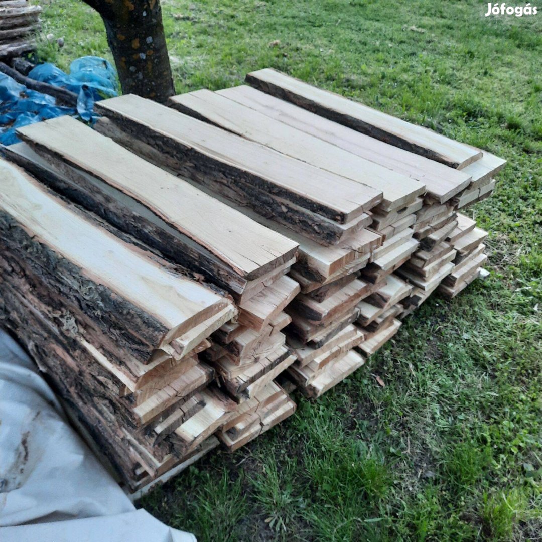 Akác deszka . Szélezetlen akác