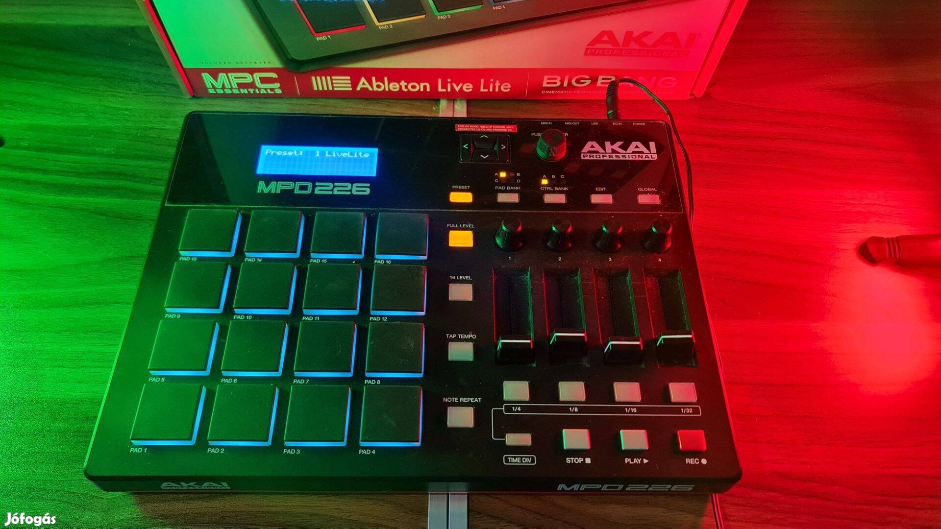 Akai Professional MPD226, minden tartozékával, szép újszerű állapotú 2