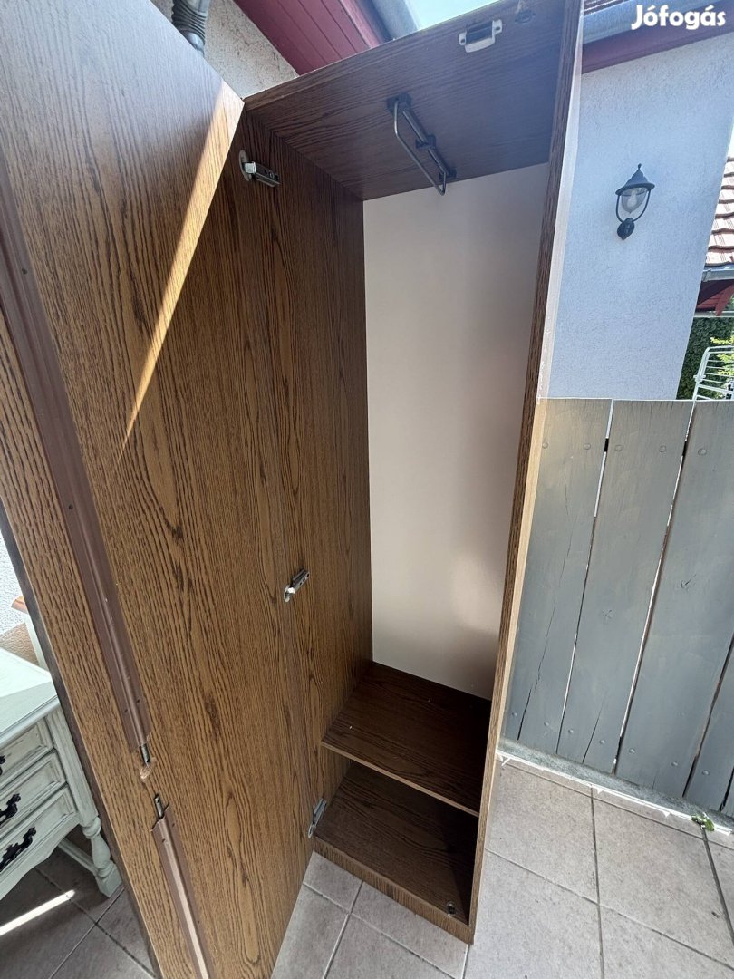 Akasztós szekrény ingyenes