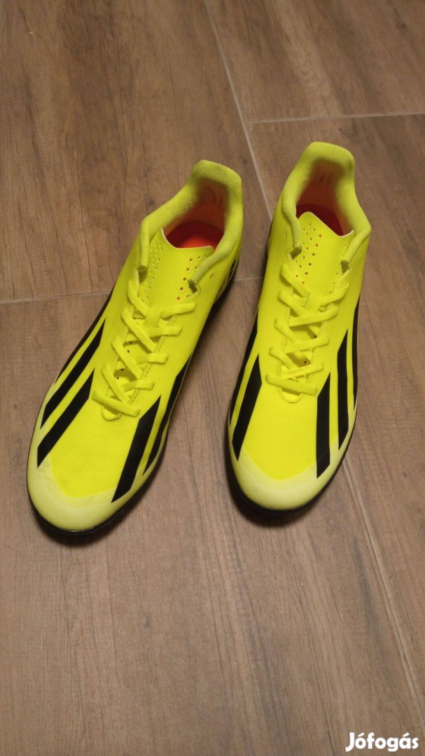Akció! Adidas műfüves cipő
