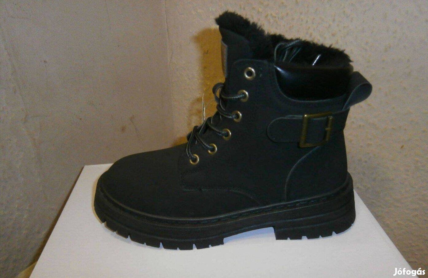 Akció ! Új, divatos, bundás, magasszárú cipő, méretek 37, 39