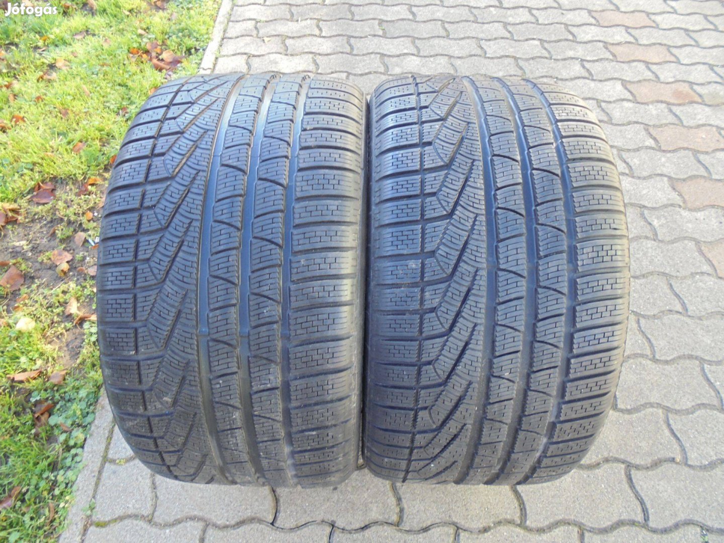 Akció !!! 295/35 R 19-es Demo Pirelli téli gumi pár eladó