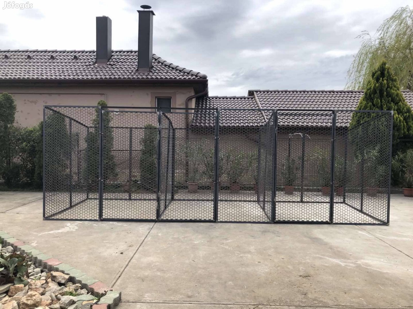 Akciós háromkapus kutya kennel lemezből (6*2m)