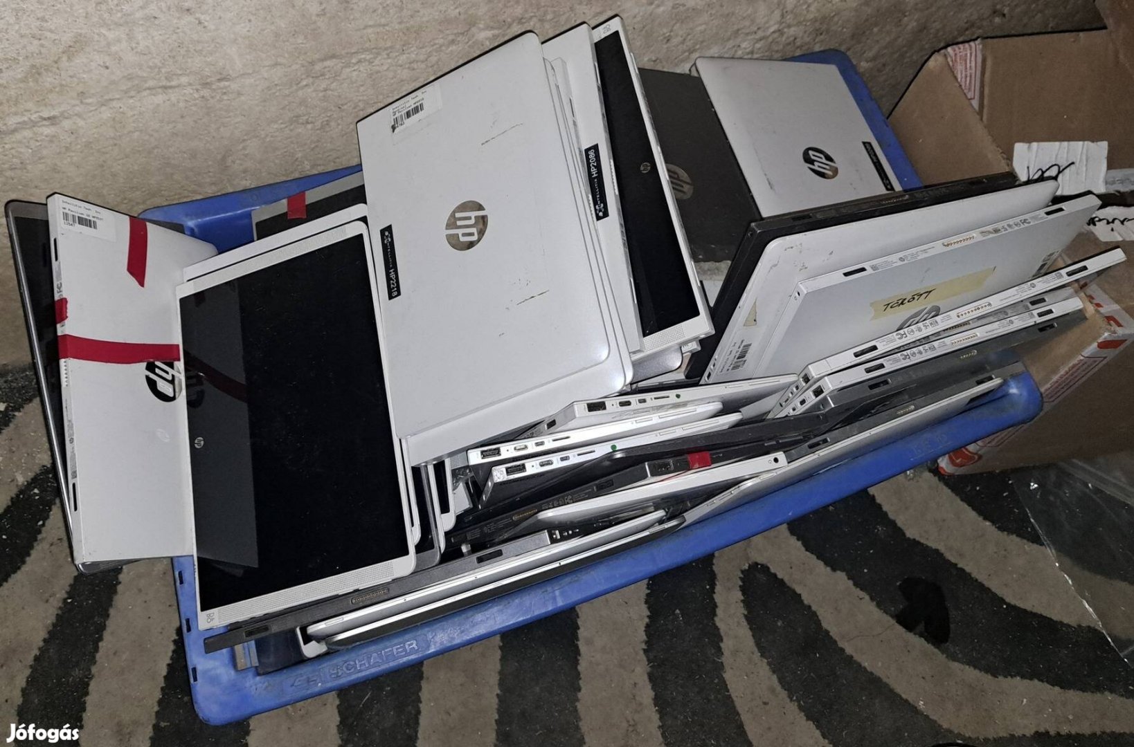 Aki kapja marja! HP Pavilion X2 tablet alkatrésznek töltővel 1990