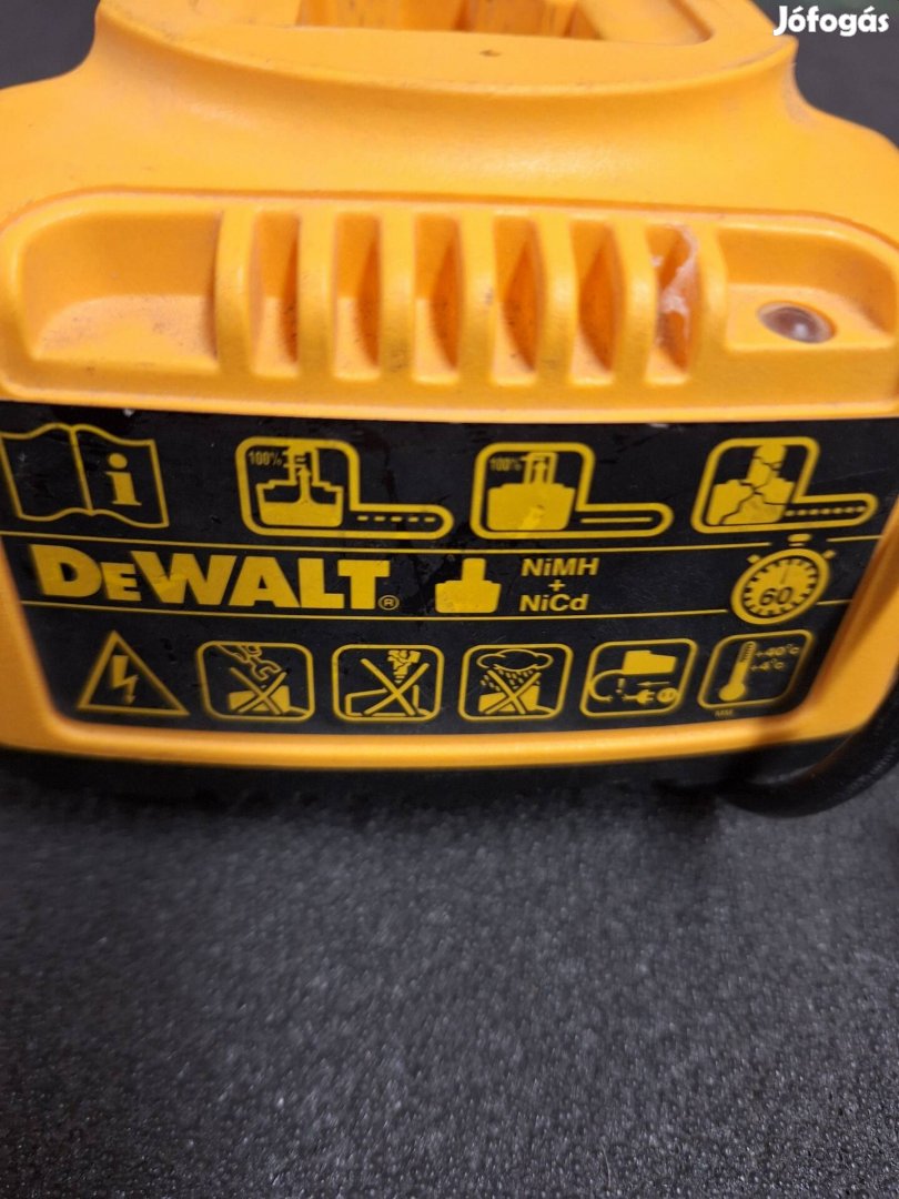 Akku töltő Dewalt Bosch