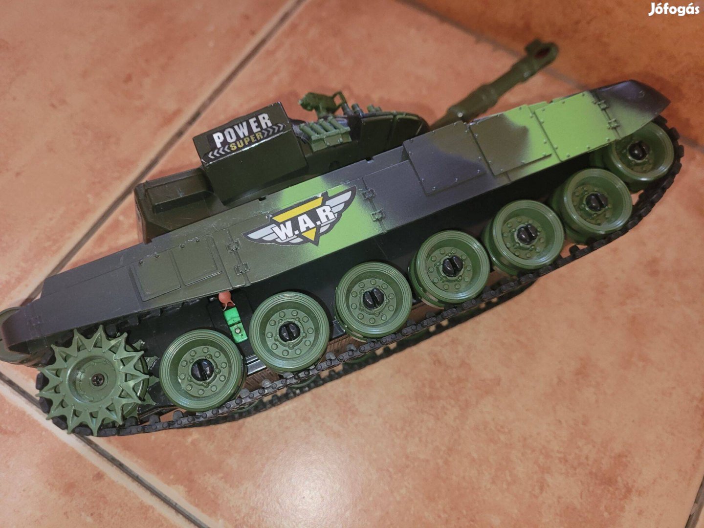 Akkumkátoros távirányitós tank 25 cm