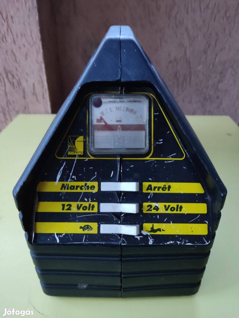 Akkumulátor töltő