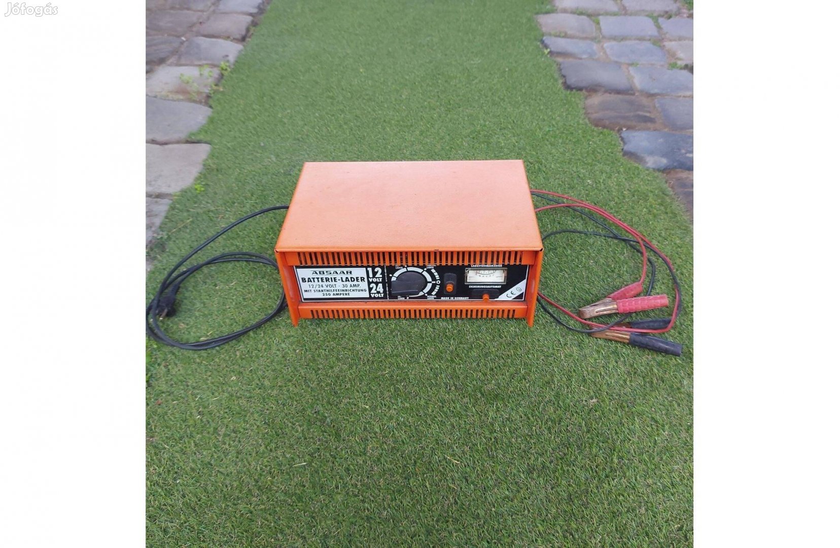 Akkumulátor töltő+bikázó, 12/24V-30A+ Indítás 12/24V-250Amp