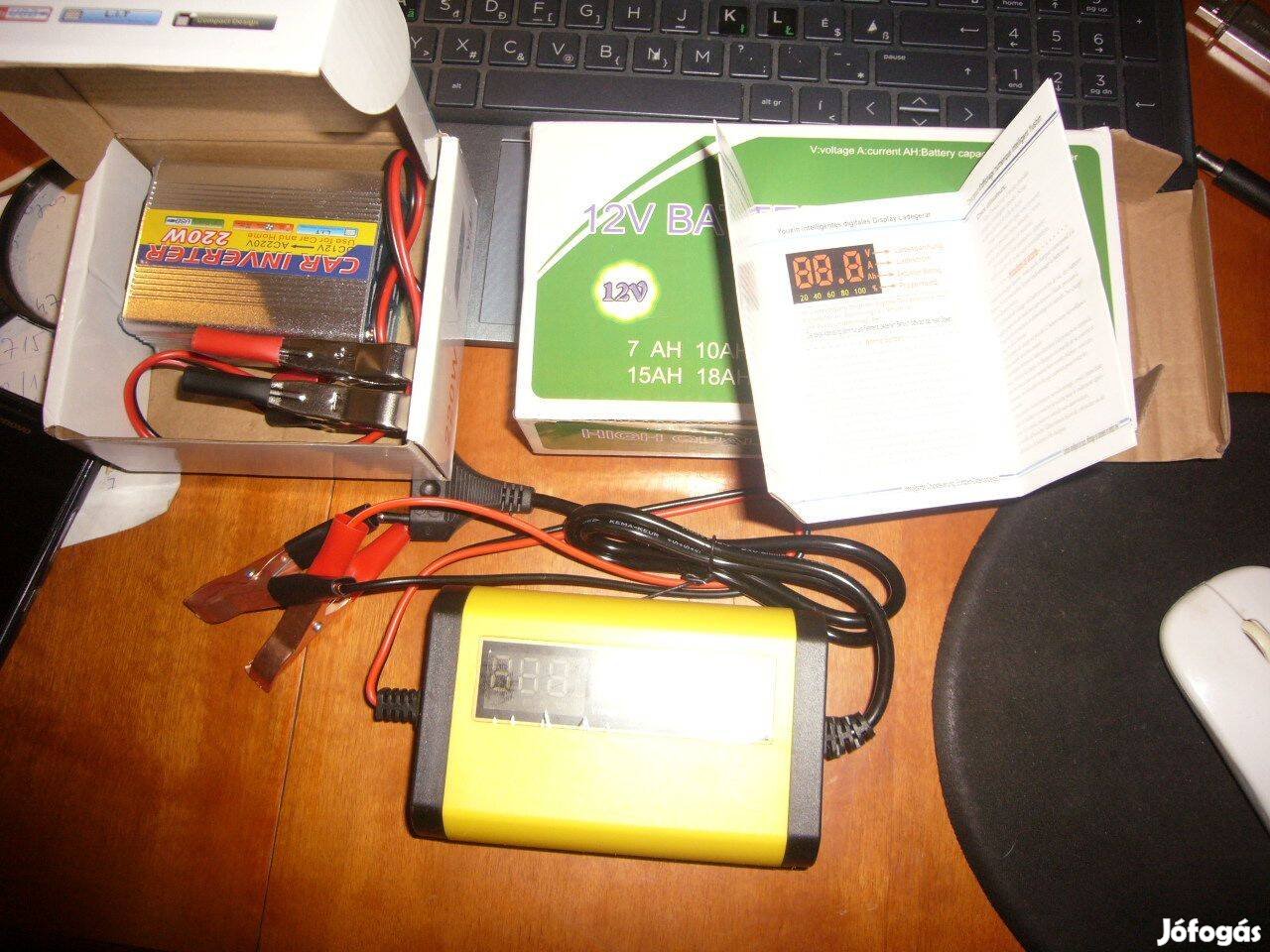 Akkumulátor töltő teljesen automata,-inverter 220w 3000ft