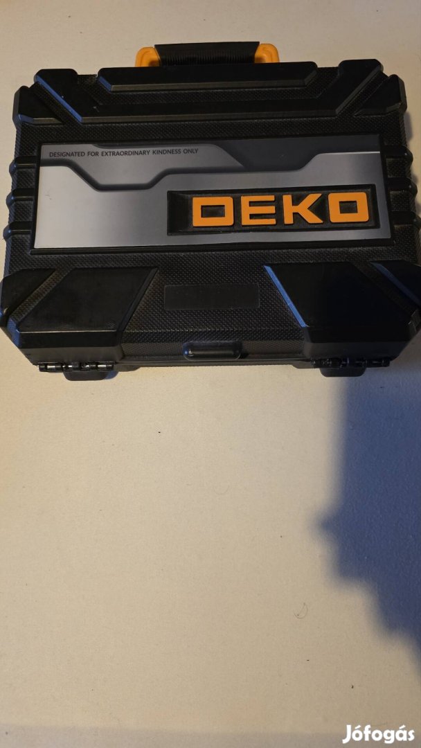 Akkus fúrócsavarozó kiegészítőkkel, tokban