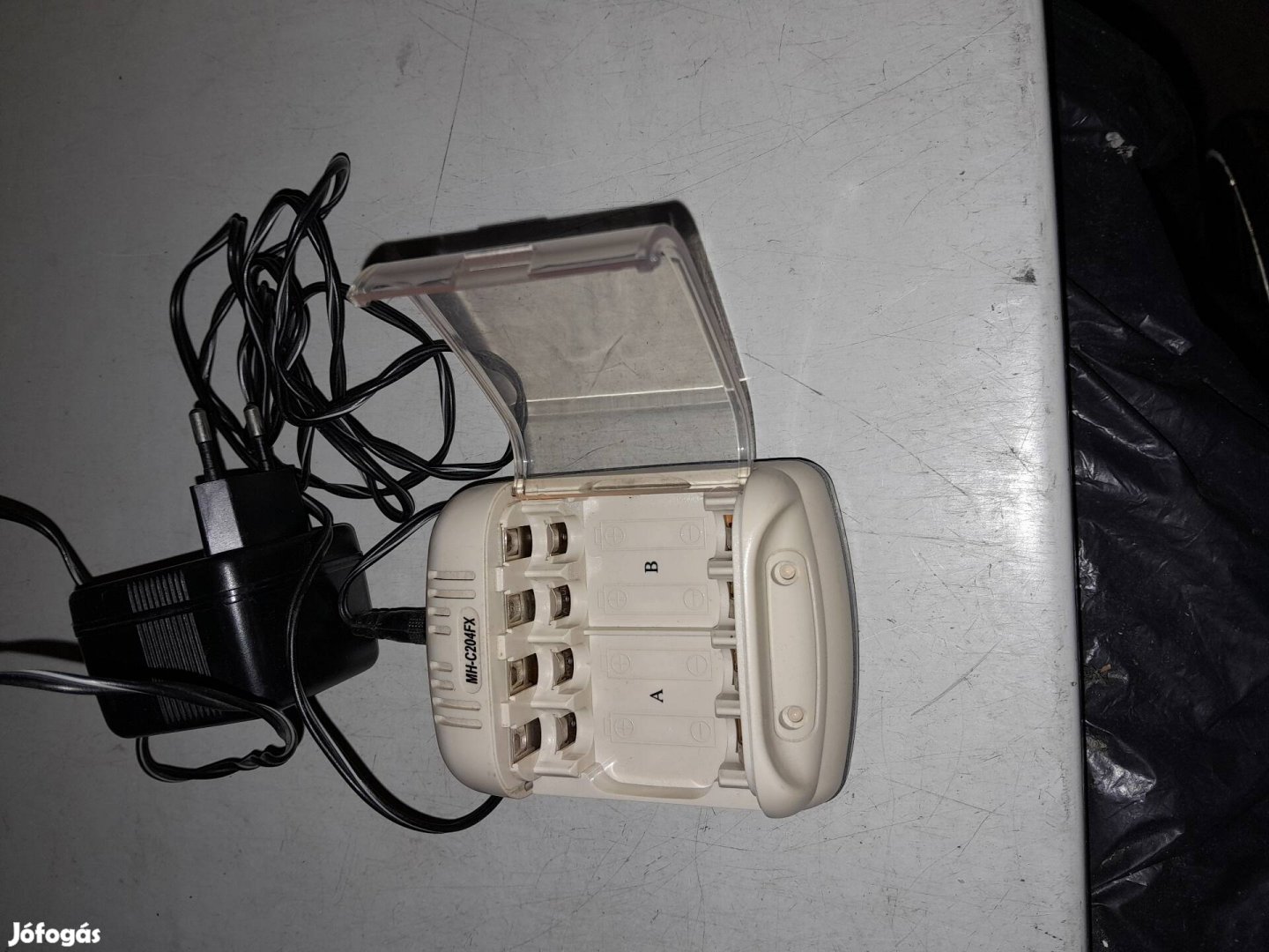 Akkutöltő vezetékes