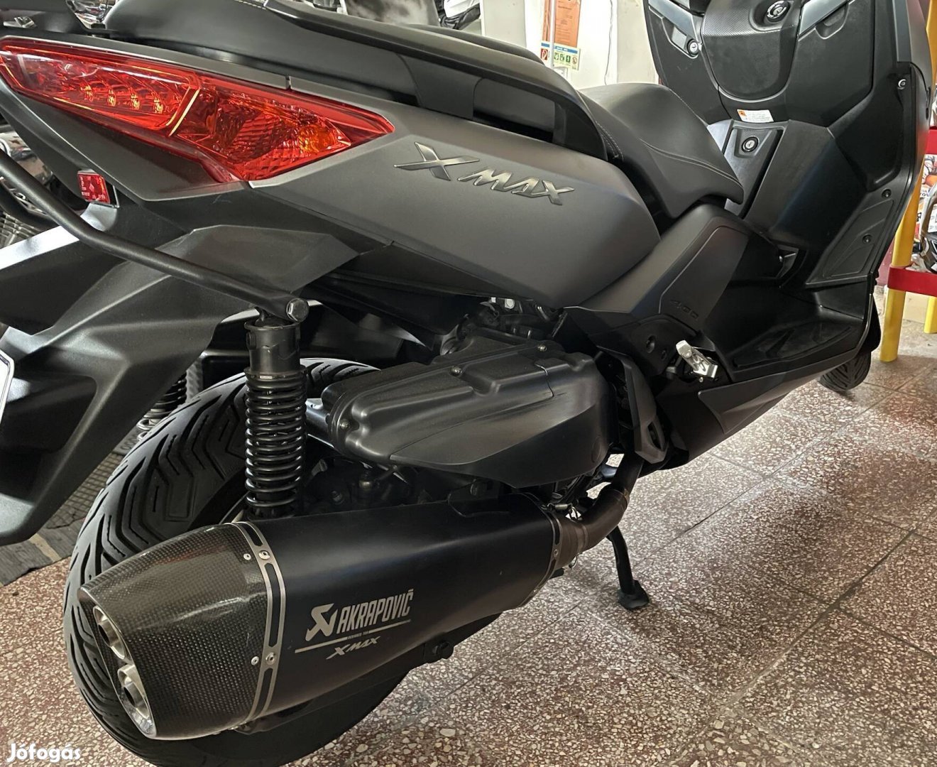 Akrapovic X-Max Sportkipufogó Fix 150eFt