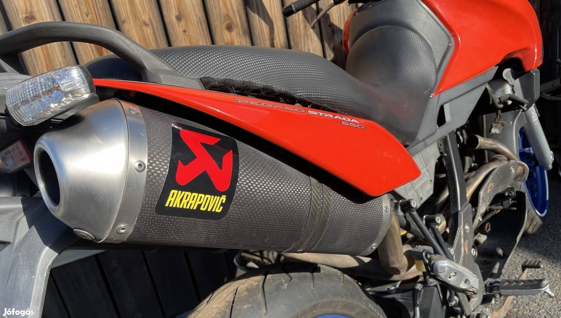 Akrapovic carbon Sportkipufogó Dobok Pegaso Strada XT660 ra