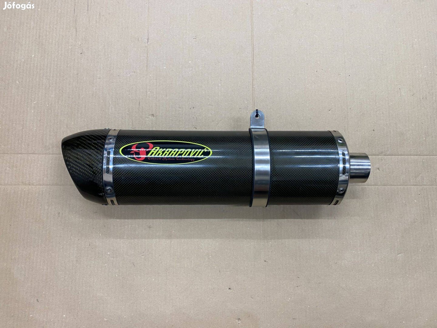 Akrapovic emblémás Carbon dob