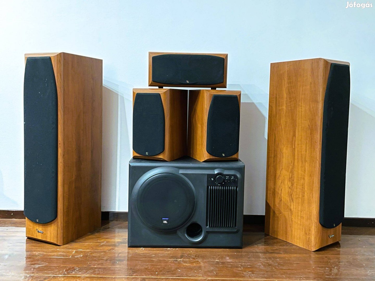 Aktív mélynyomó + Házimozi hangfalak JBL Infinity Harman Kardon