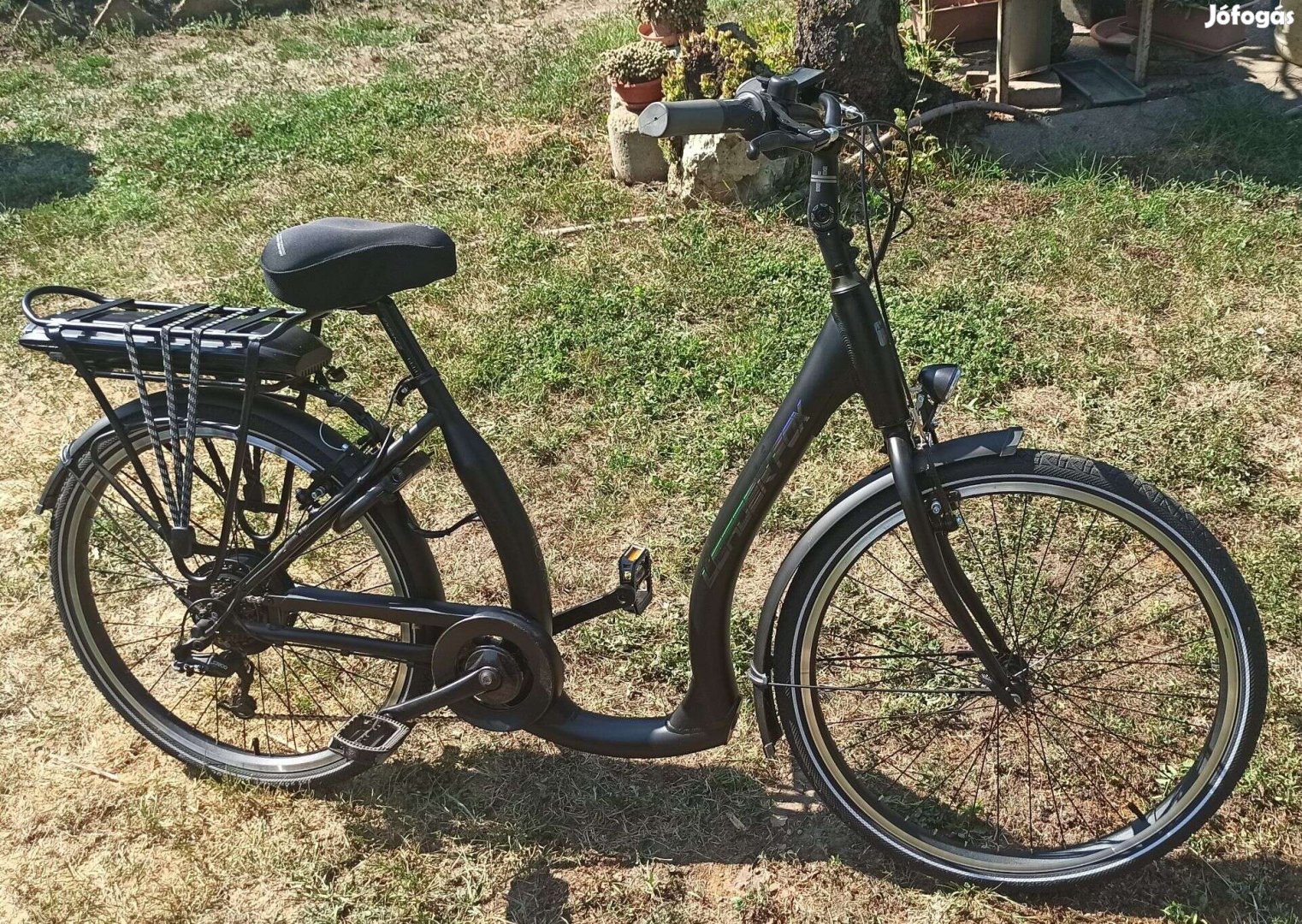 Alacsony vázas női kerékpár sebességváltóval, elektromos