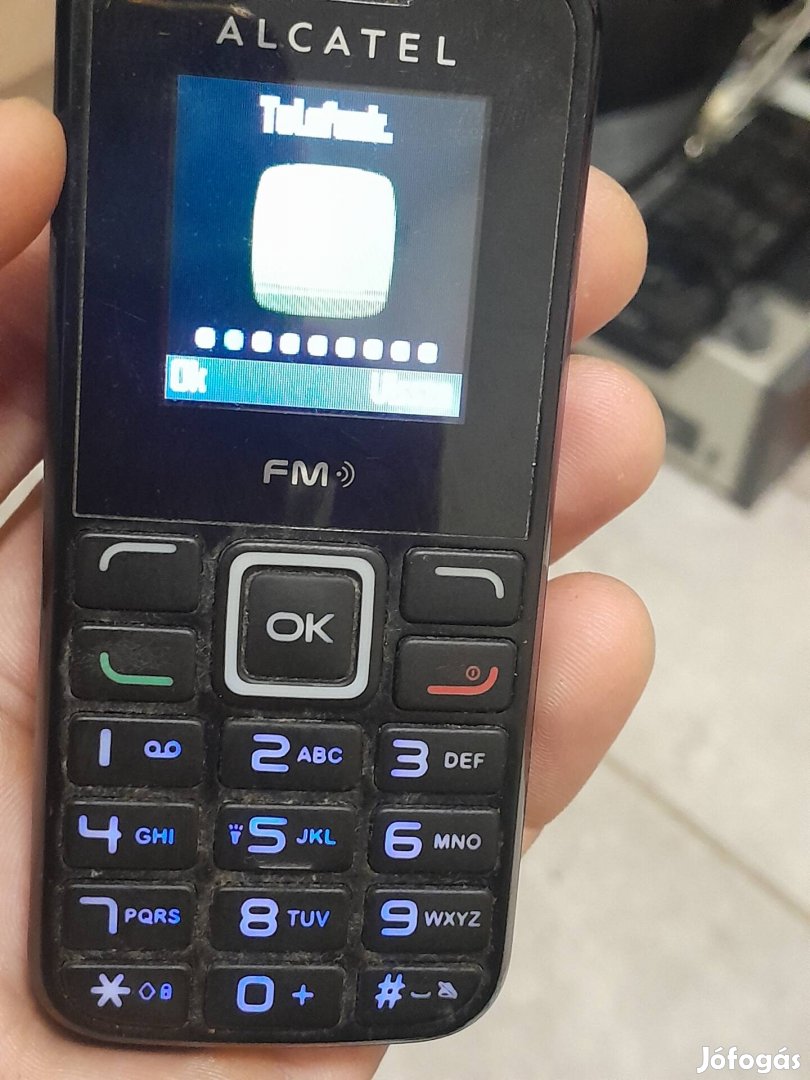 Alcatel nyomógombos mobiltelefon