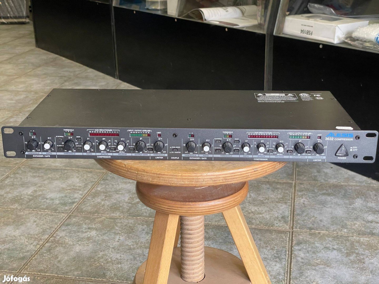 Alesis 3632 Kompresszor