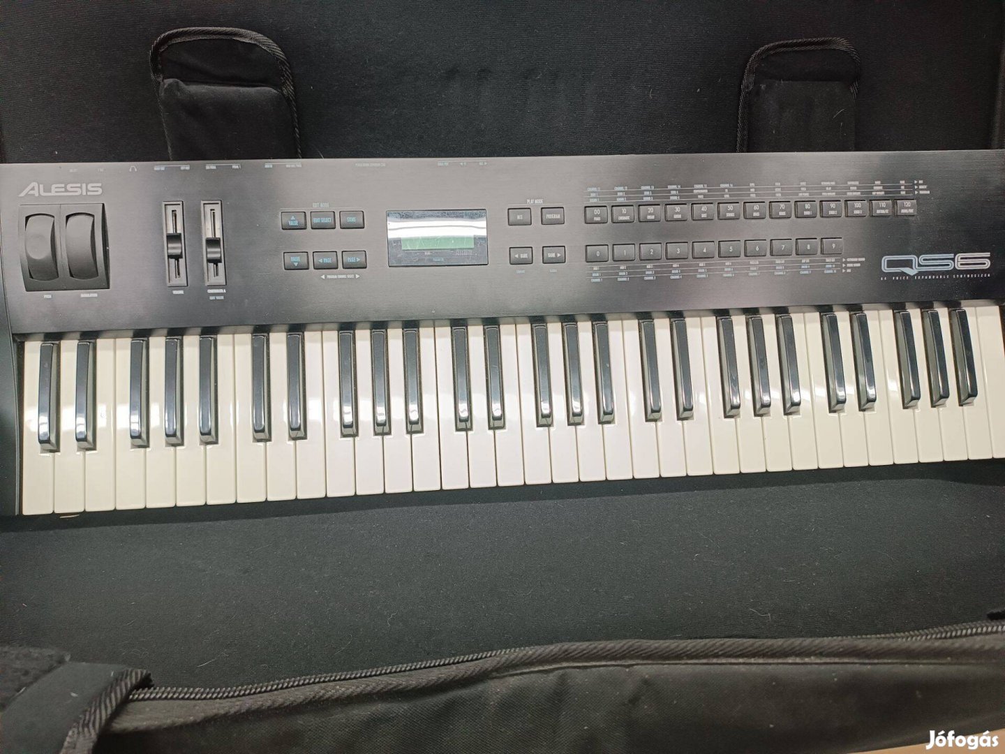 Alesis QS6 szintetizátor tokkal eladó