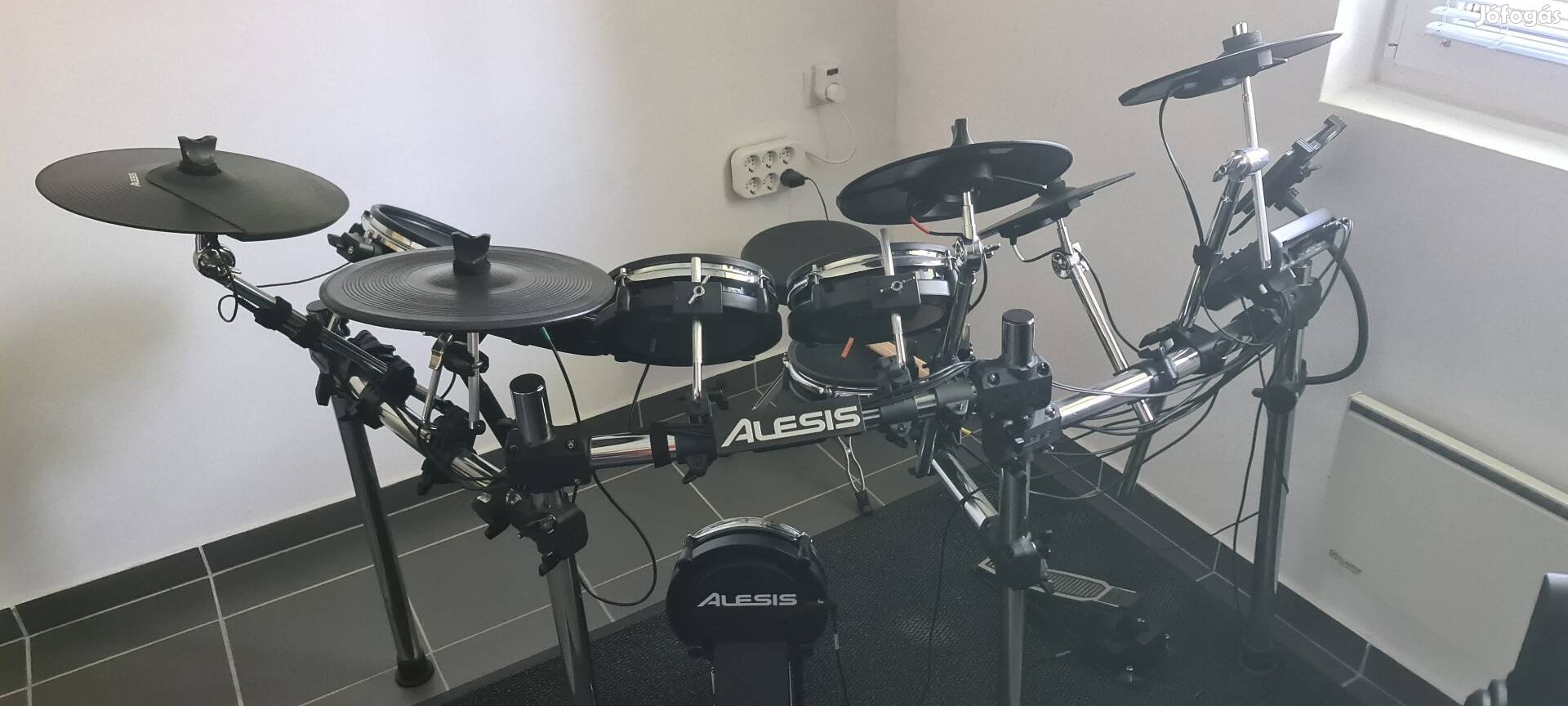 Alesis Surge dobszerkó