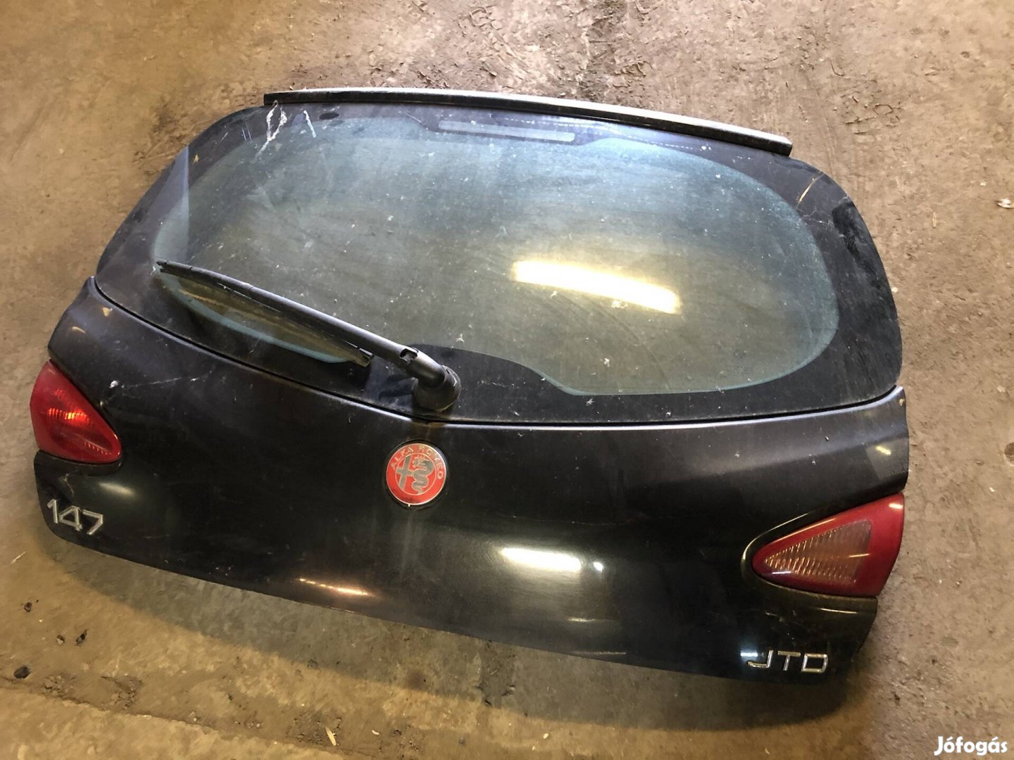 Alfa 147 csomagtér ajtó fekete 