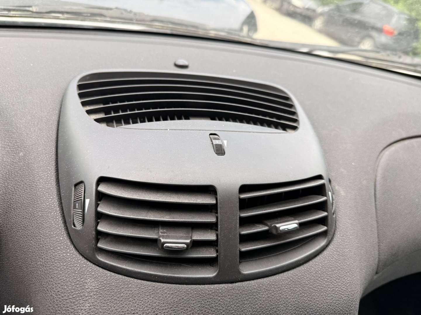 Alfa Romeo 147(00-) 1.6 16 V T. Spark középső szellőző 