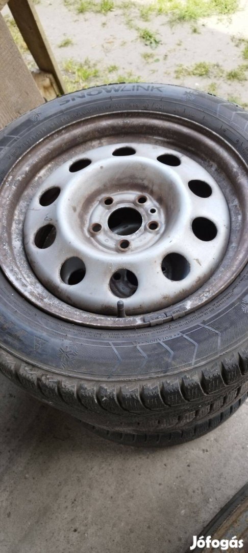 Alfa Rómeó 147 , 4 db. 15"-os acélfelni, 3 db 195/60/R15 M+S gumival
