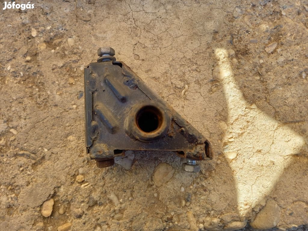 Alfa Romeo 156 vonószem fogadó