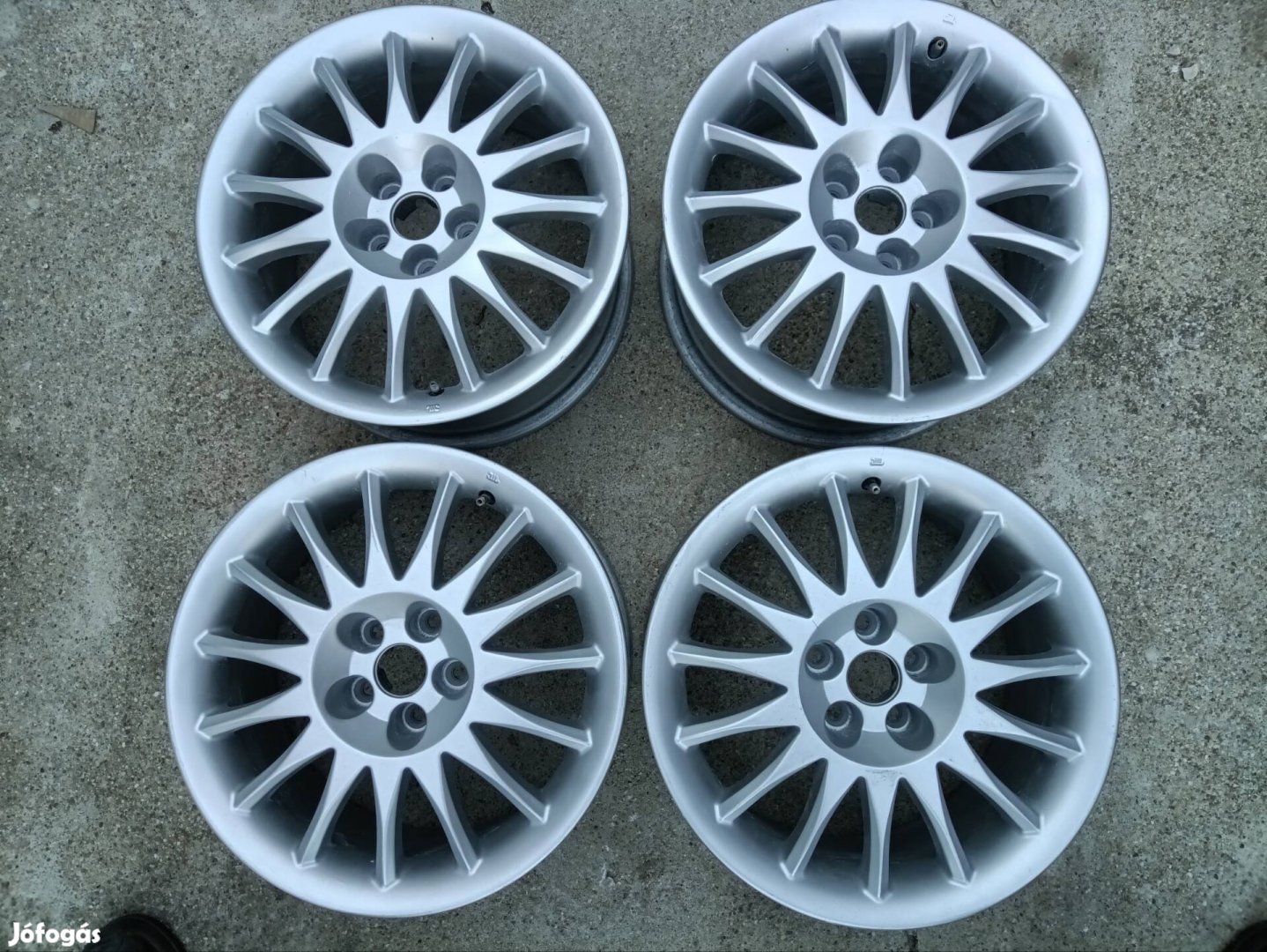 Alfa Romeo 16"-os alufelni eladó