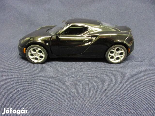 Alfa Romeo 4C fekete színű modell autó