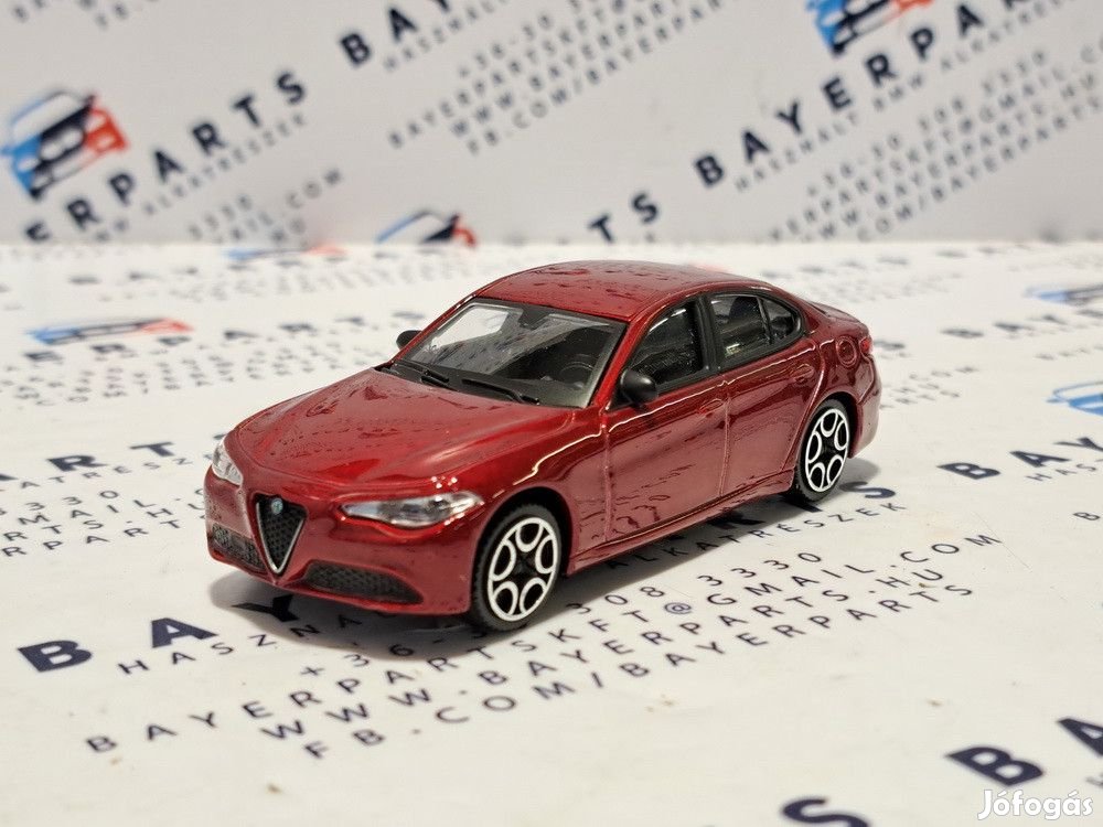 Alfa Romeo Giulia (2015) - Bburago - 1:43