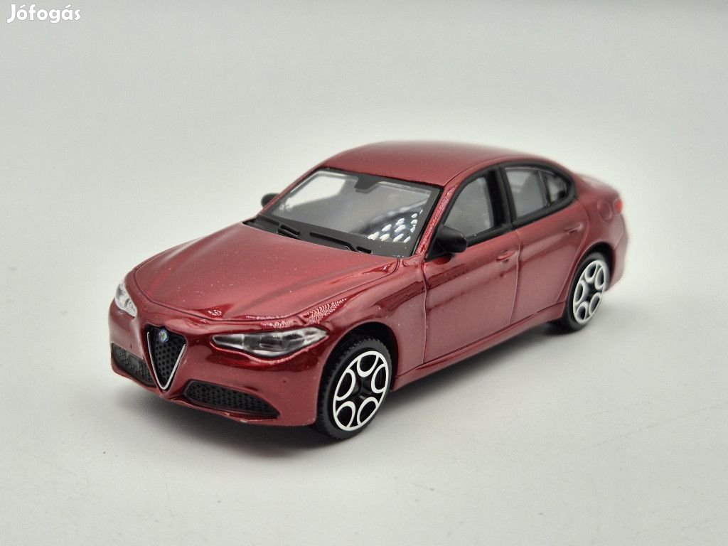 Alfa Romeo Giulia (2015) - Bburago - 1:43