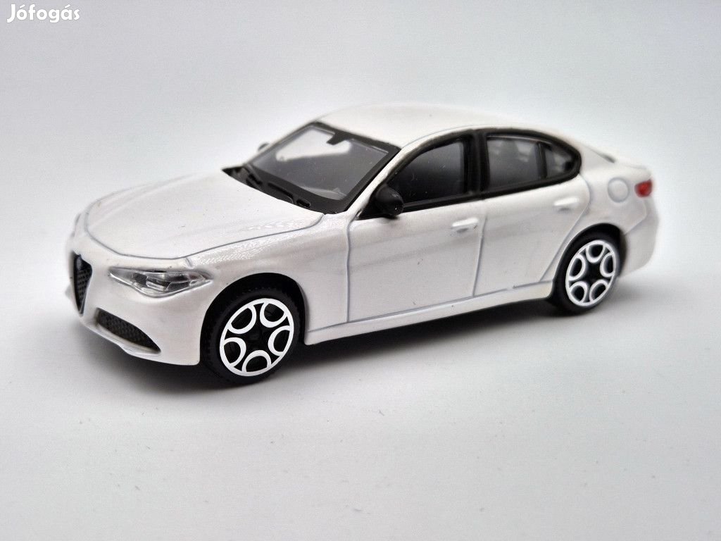 Alfa Romeo Giulia (2016) - fehér -  Bburago - 1:43