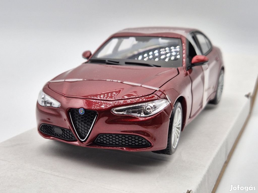 Alfa Romeo Giulia (2016) - piros -  BBurago - 1:24