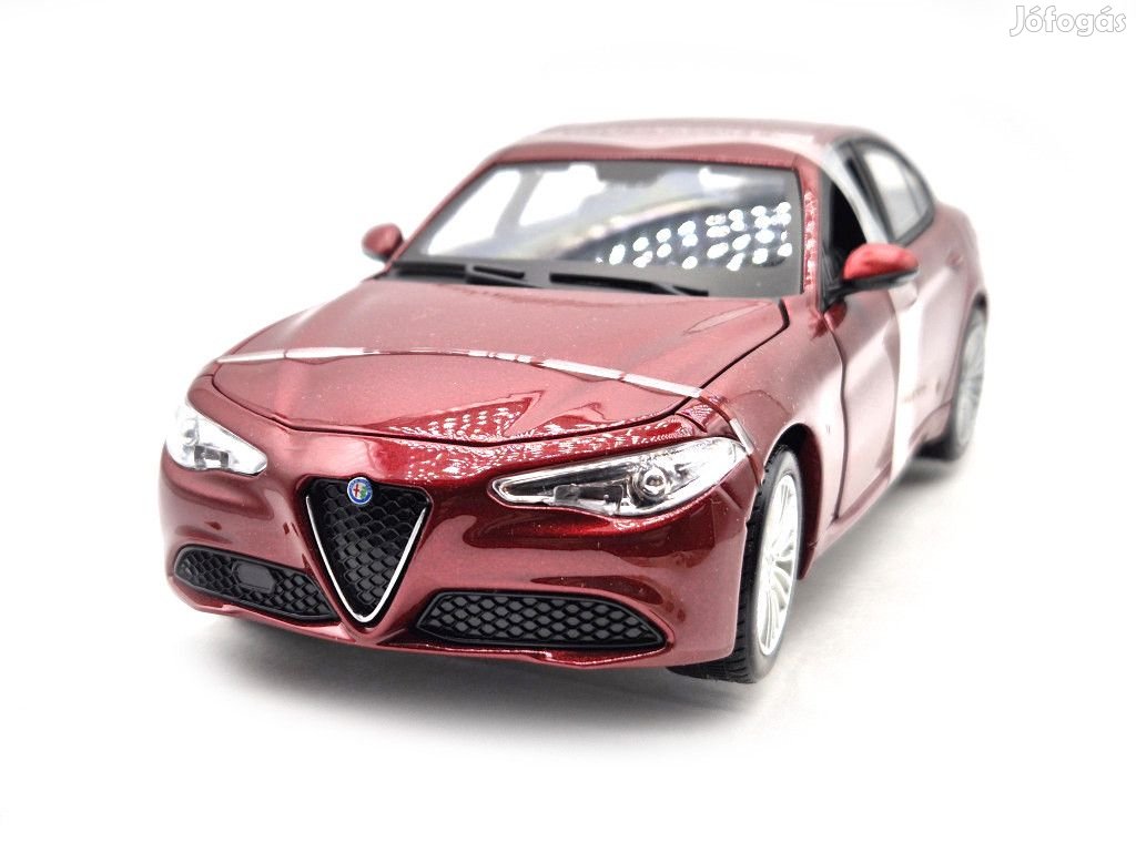 Alfa Romeo Giulia (2016) - piros -  BBurago - 1:24