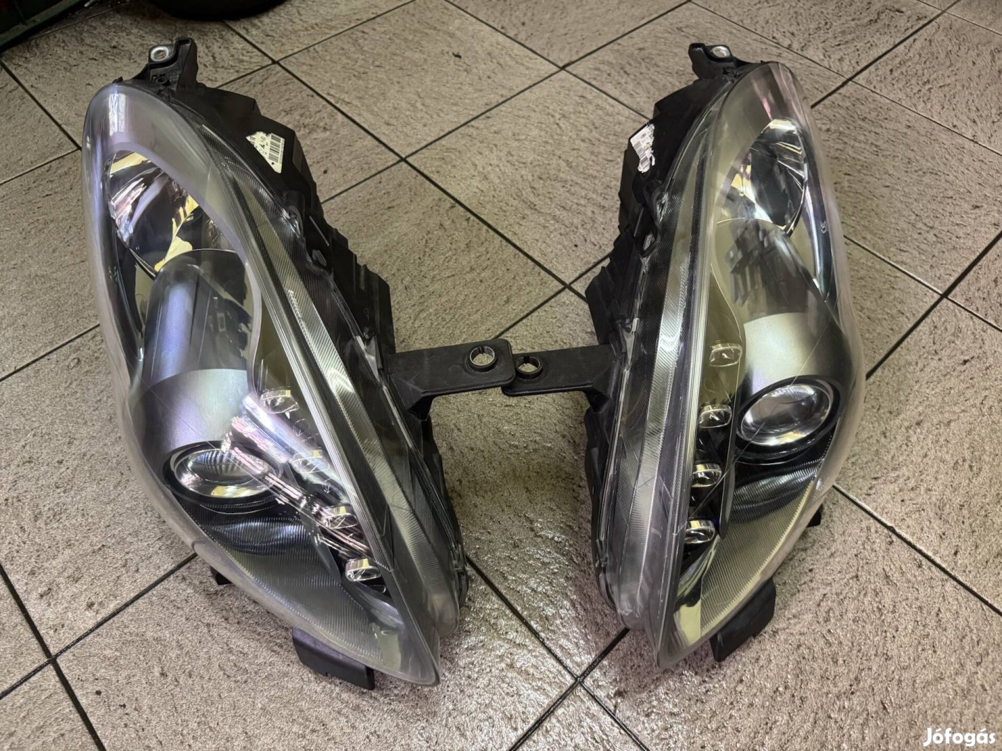 Alfa Romeo Giulietta gyári grafit sötétebb hátteres  fényszóró pár