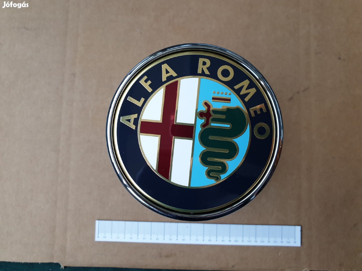 Alfa Romeo Giulietta gyári új, nyomógombos csomagtérajtó embléma